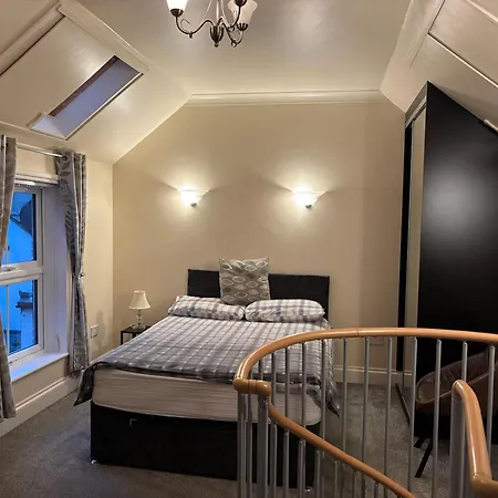 The Lansbury - 3*