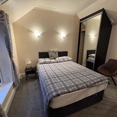 The Lansbury - 3*